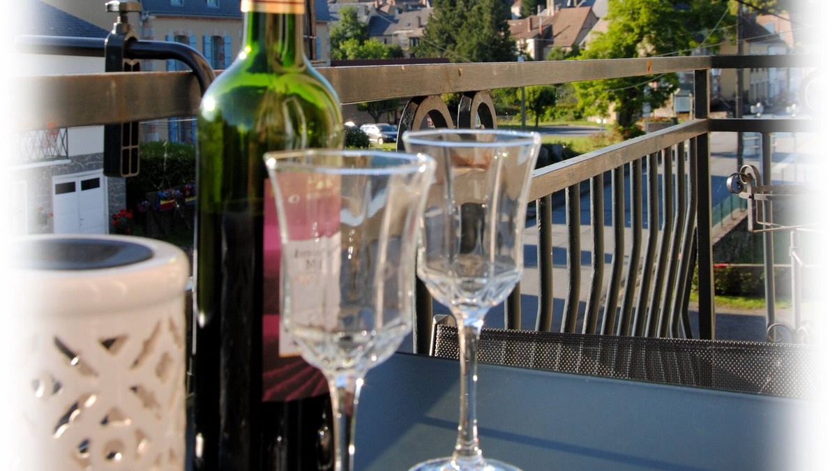 Crocq Apartment | Tower View Apartment creuse, crocq