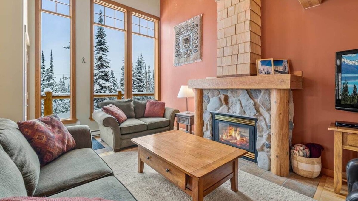 Snow Pine Estates Ski Chalet | Towering Firs | Private Hot Tub & Ski In/Ski Out