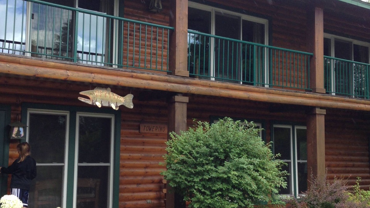 Birchwood Cabin | Towering Pine Cabin: Your Family’s Perfect Getaway