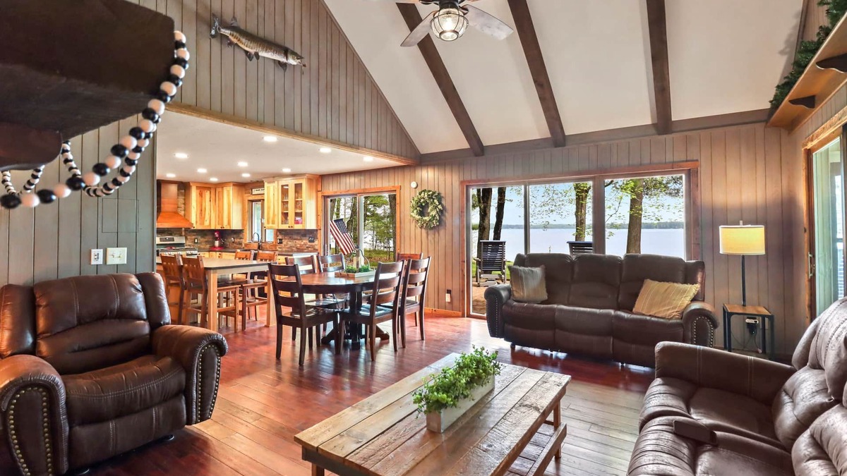 St Germain House | Towering Pines - Hiller Vacation Homes - Lost Lake Executive Home - Free WIFI