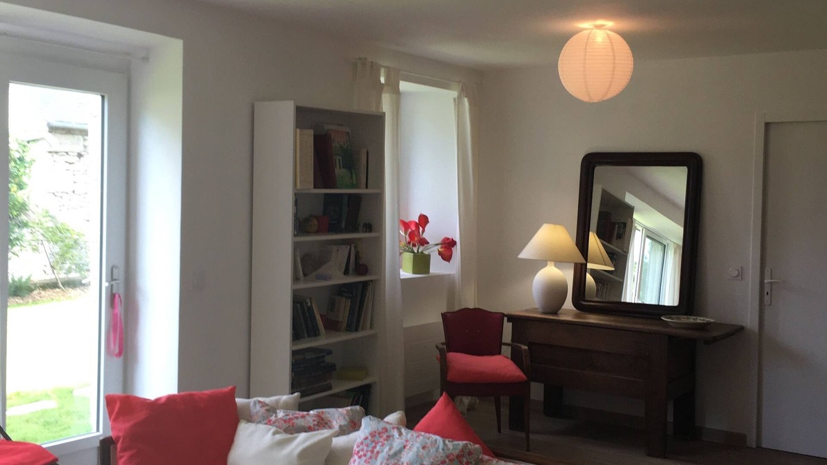 Huelgoat House | Town center house quiet terrace garden
