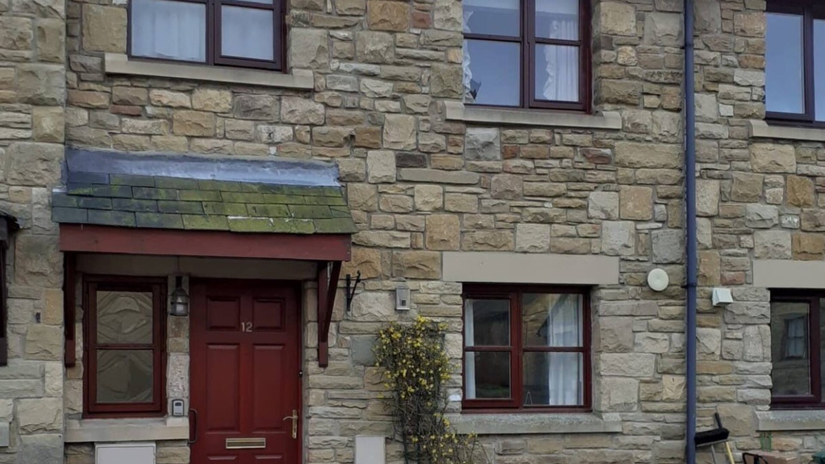 Rothbury House | Town centre location, easy walking distance of all shops ,pubs and restaurants