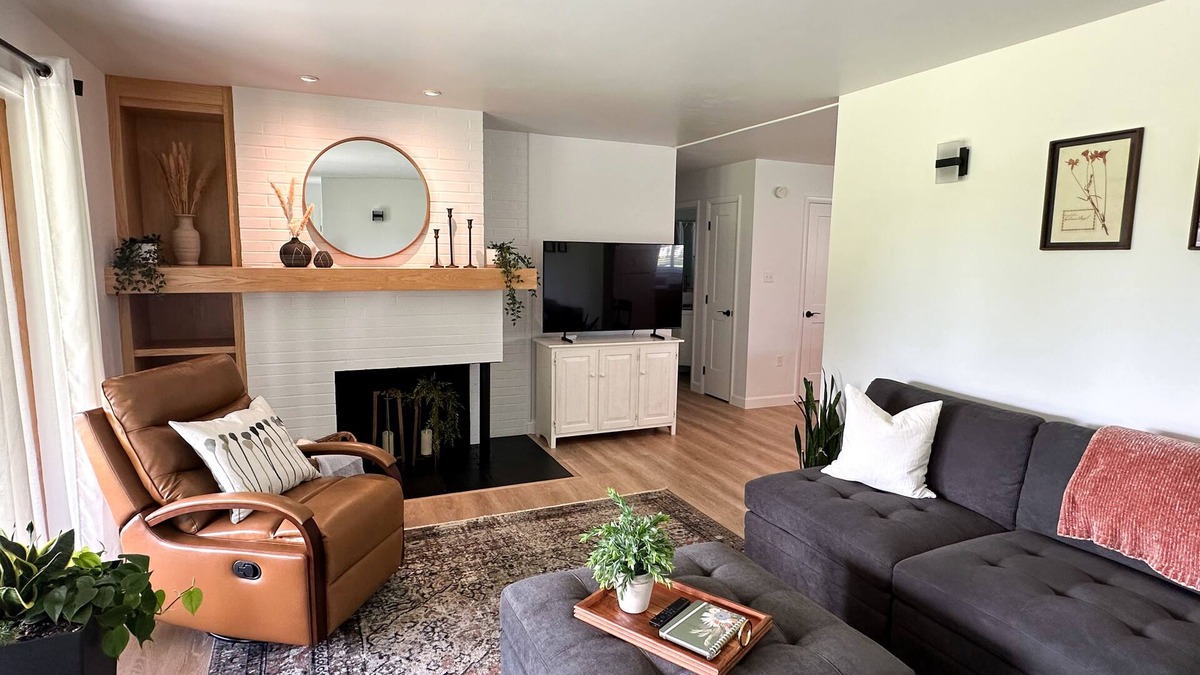 Ronks House | Town & Country Cottage. Located in the heart of Intercourse, Pa.