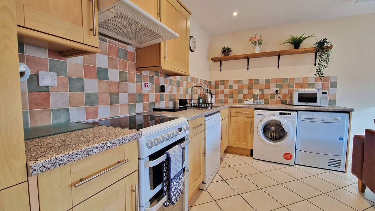 Ivinghoe Cottage | Town End - an one bedroom (larger) that sleeps 2 guests in 1 bedroom