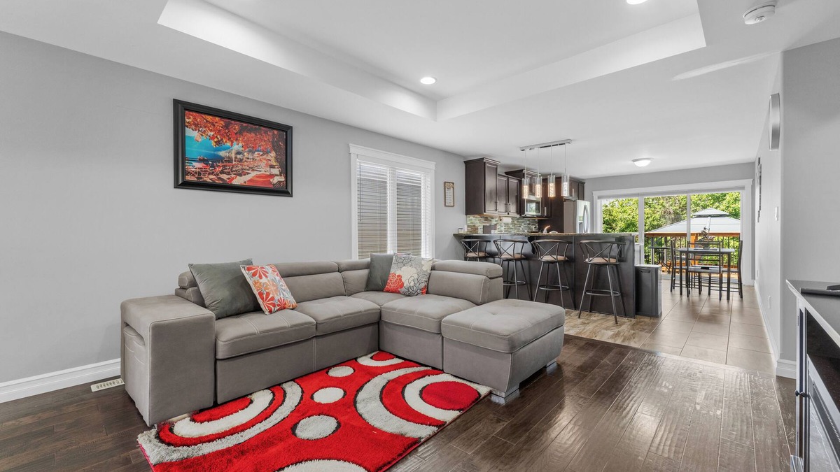 Amherstburg House | Town home in Amherstburg located near to wineries, breweries,waterfront & trails