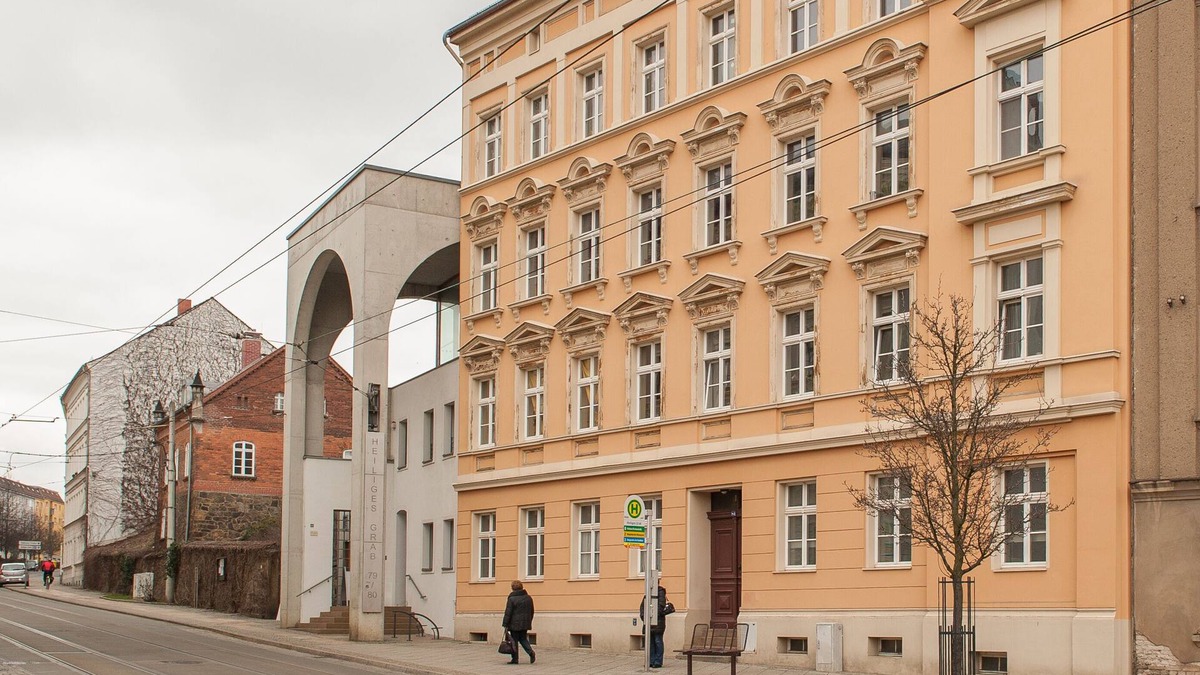 Nikolaivorstadt Apartment | Town homes, direct location next to the holy grave