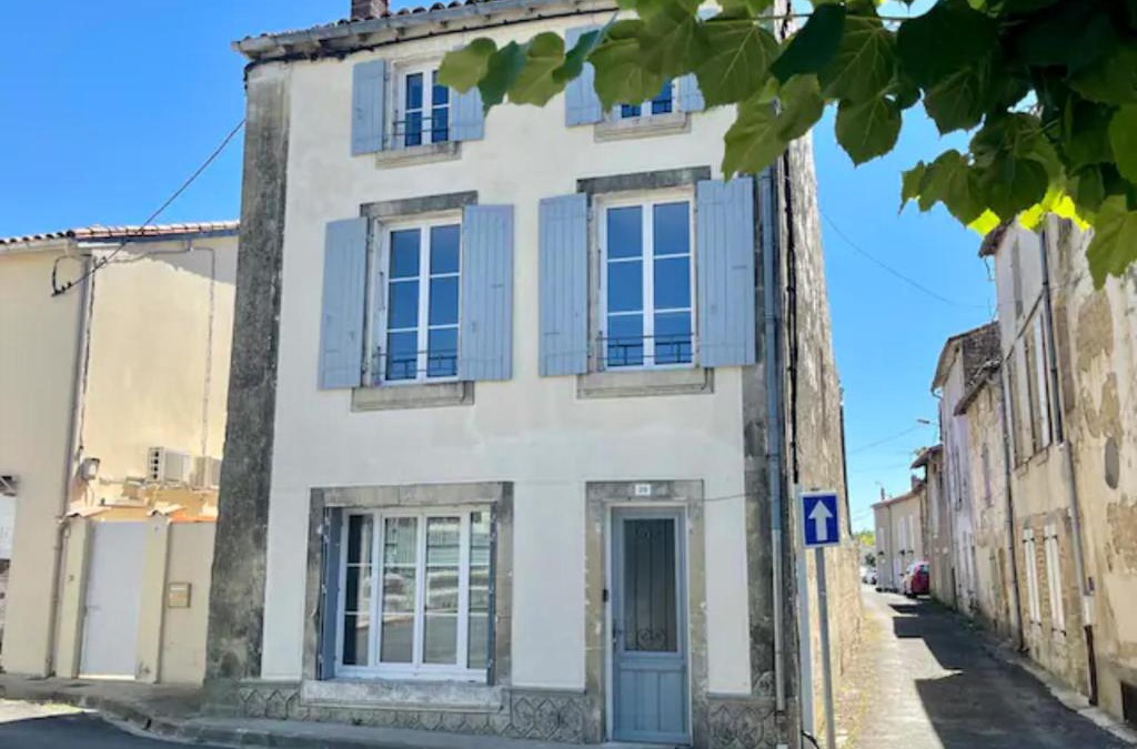 Aulnay House | Town house Aulnay, walk to bars/restaurants
