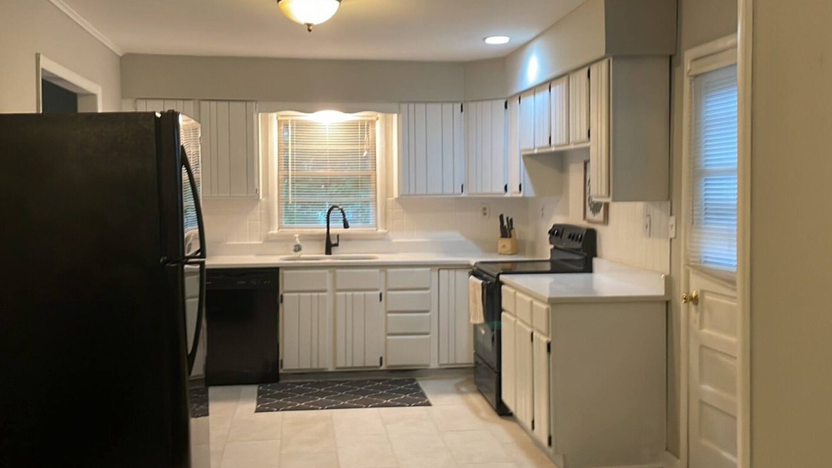 Newtonville Apartment | Town of Colonie Home w/deck and yard, I-87 closeby, 40 min to Saratoga