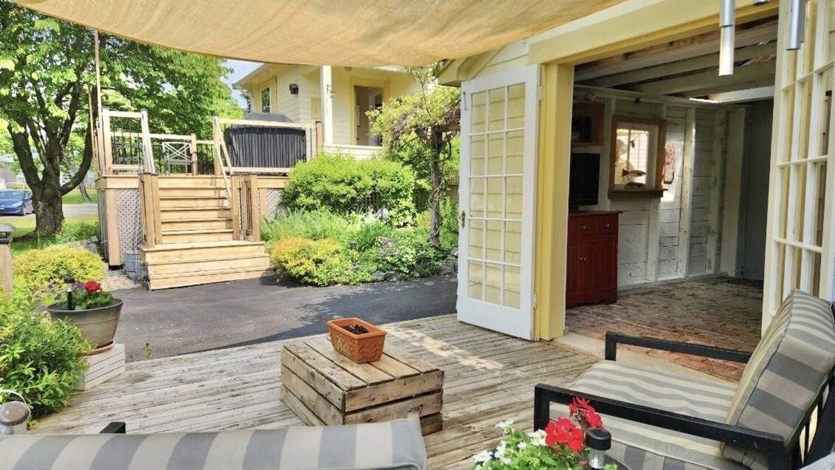 Lunenburg House | Town of Lunenburg 3 BR- with 3 decks!