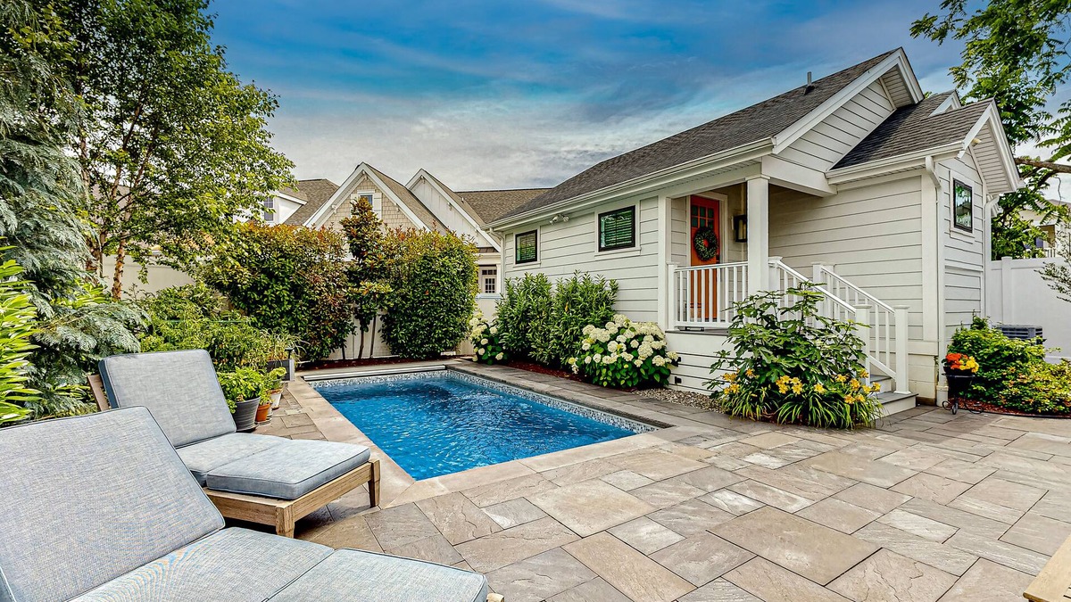 Rehoboth Beach Cottage | Town of Rehoboth Beach dog-friendly cottage with a private pool, washer/dryer