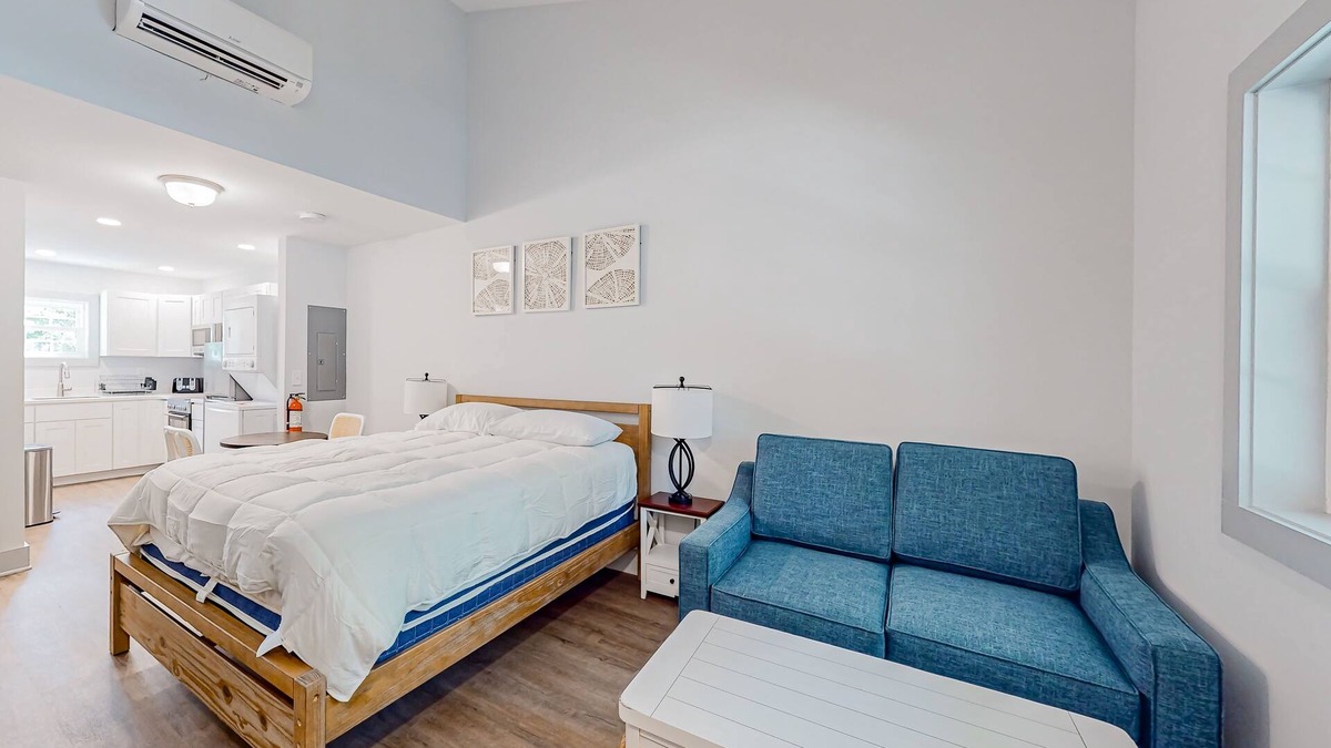 The Pines House | Town of Rehoboth Beach - Airy, walkable suite near the beach & boardwalk