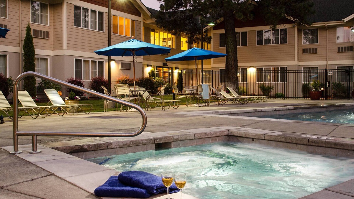 Southern Crossing Hotel | TownePlace Suites Bend Near Mt. Bachelor
