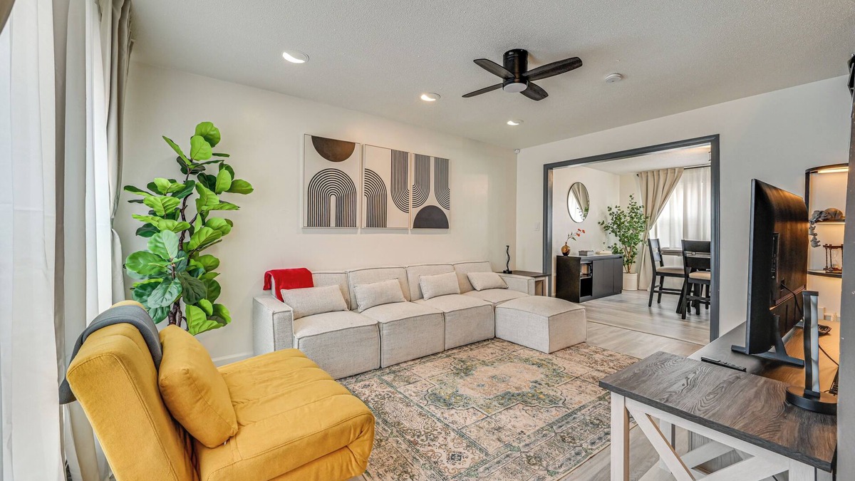 Hartford House | Townhome 1 Mi to Colt Park & Industrial District!