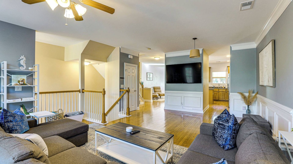 Ladson House | Townhome 3 Mi to Wescott Park & Golf Course!