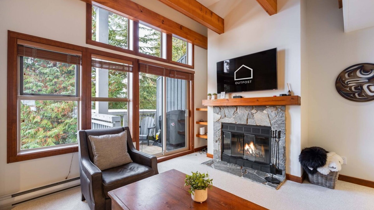 Blackcomb Condo | Townhome | BBQ | Pets | Free Parking | Wifi