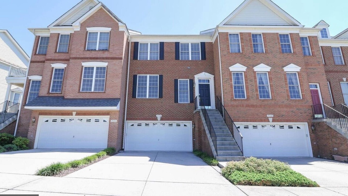 Chantilly House | Townhome in quiet neighborhood
