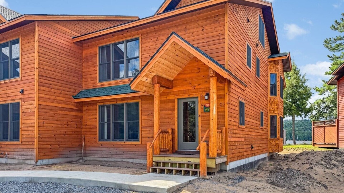 Inlet House | Townhome O1 - Luxury Waterfront Home on 4th Lake
