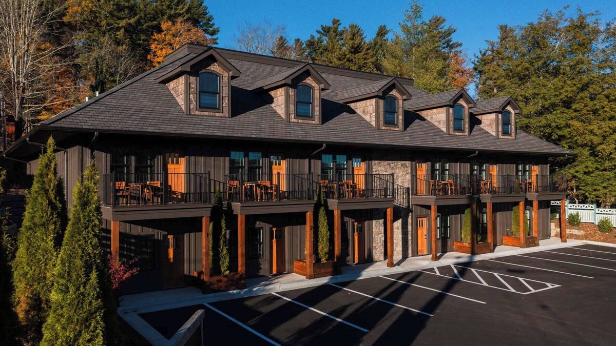 Blowing Rock Hotel | Townhome with Private Balcony, Fireplace & Soaker Tub on Downtown Main St.