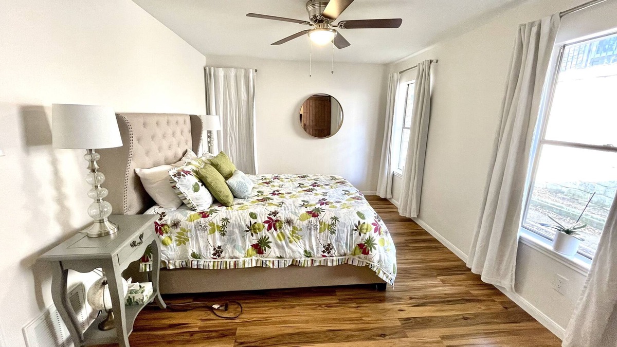 Parker Lane House | Townhome with private 2 car garage- 10 min frm DT