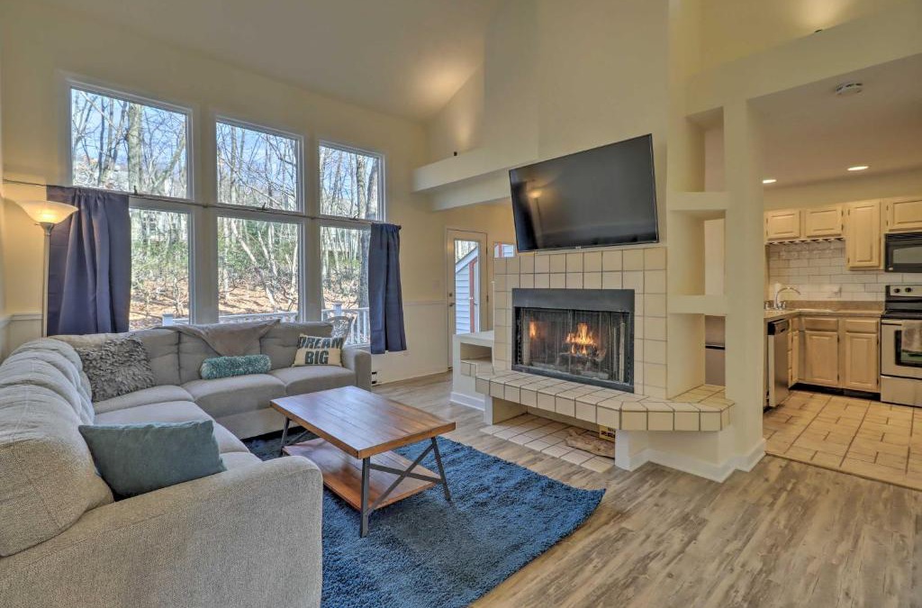 Lake Harmony House | Townhome with Resort Amenities Less Than 1 Mi to Big Boulder