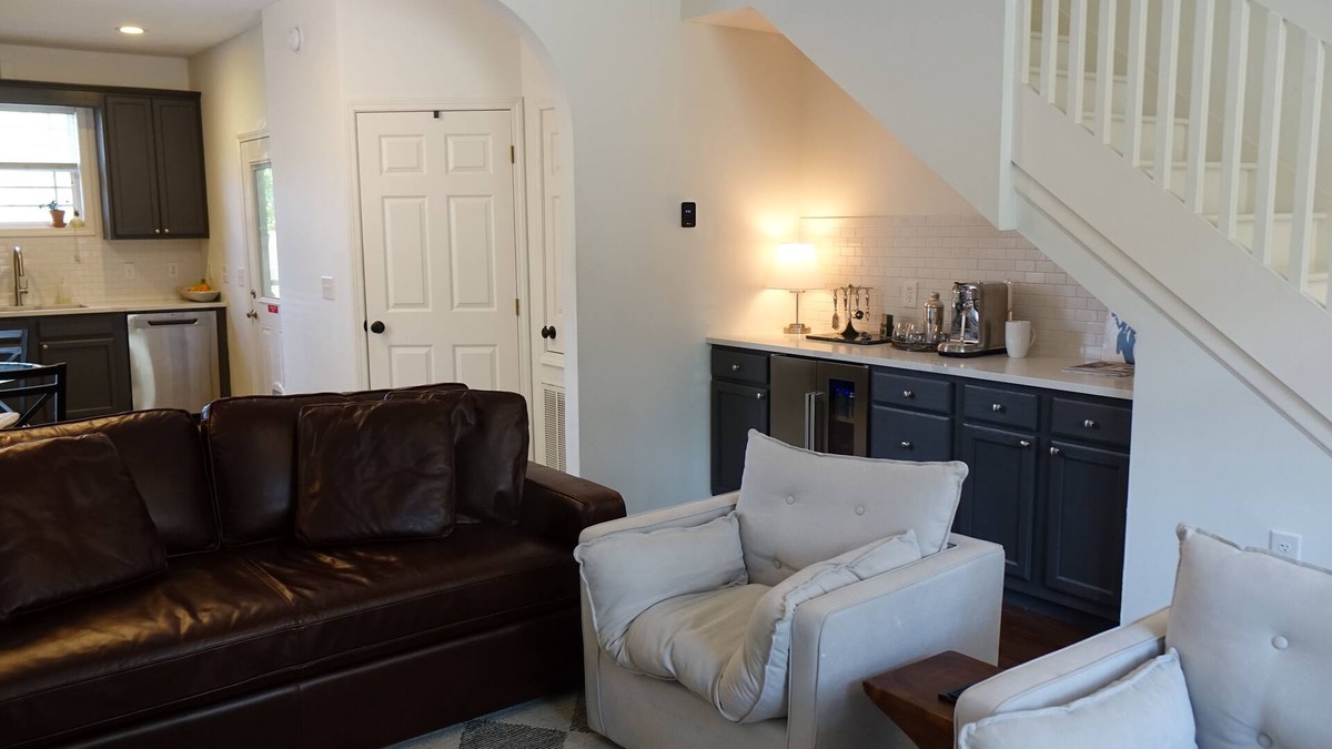 Pickwood House | Townhouse 3bd 3.5 bth Auburn, AL Quiet area and pet friendly 1 mile from campus