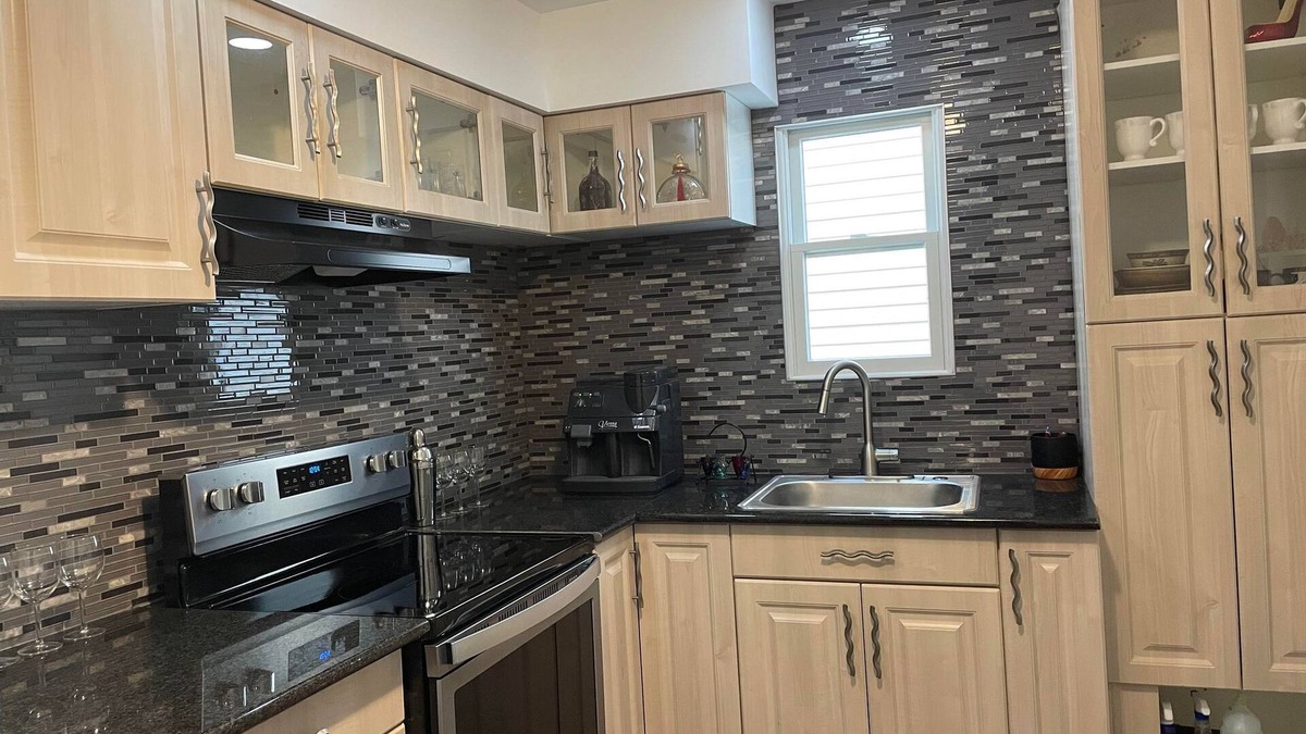 Elizabeth House | TOWNHOUSE*5BR*2BATH*2 FLOORS, FREE PARK*BBQ