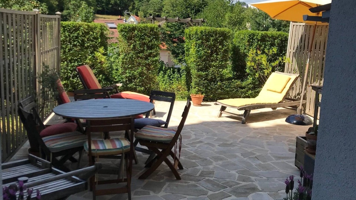 Quartier Beauregard-Boufflers-Buthegnemont-Boudonville House | Townhouse at the entrance of the town with terrace and garden