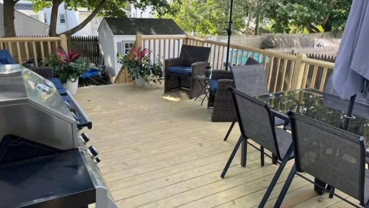 Adamsville House | Townhouse Close to Downtown Newport & Beaches
