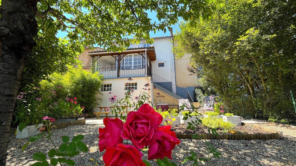 Beaumont-du-Perigord House | Townhouse with private garden and terrace in Beaumont-du-Perigord
