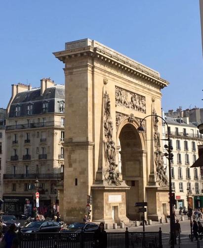Marcillat-en-Combraille Apartment | Townhouse in central Paris, all by foot