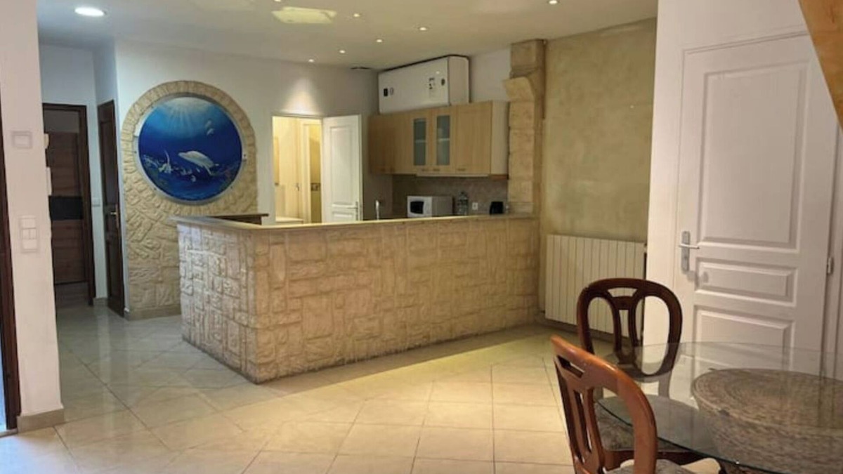 Les Puces de Saint-Ouen Apartment | Townhouse apartment