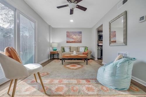 Sandy Springs Apartment | Townhouse in ATL Suburbs,Backyard & Parking!