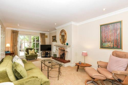 Ballsbridge House | Townhouse in Dublin 4 - check connttact from photos for details ! Close to all !