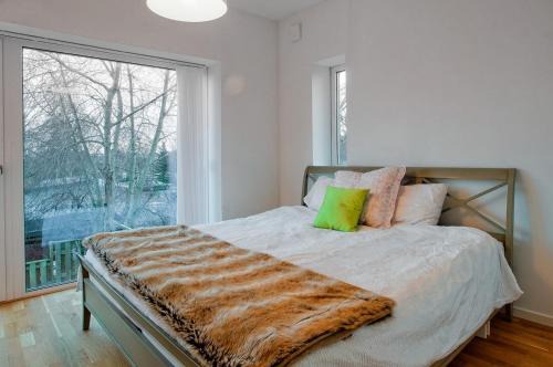 Sollentuna Villa | townhouse on Arlanda Stockholm metro line - easy checkin