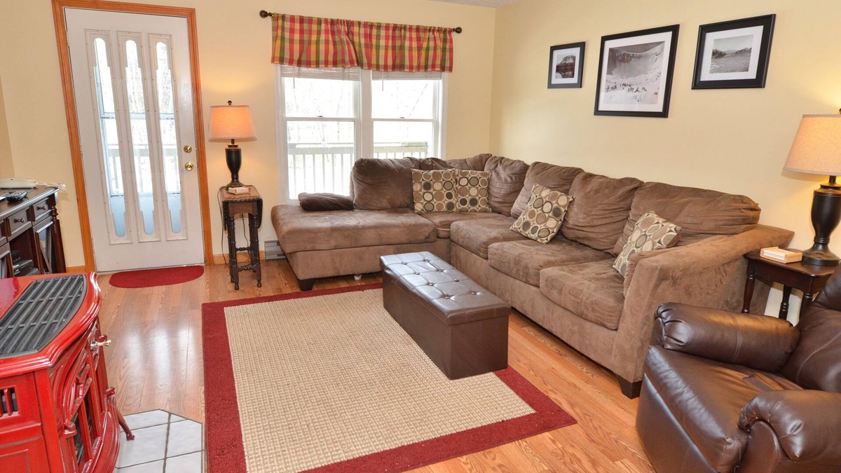 Center Conway House | Townhouse on Saco River w 2 Kayaks, Minutes from N. Conway, NH