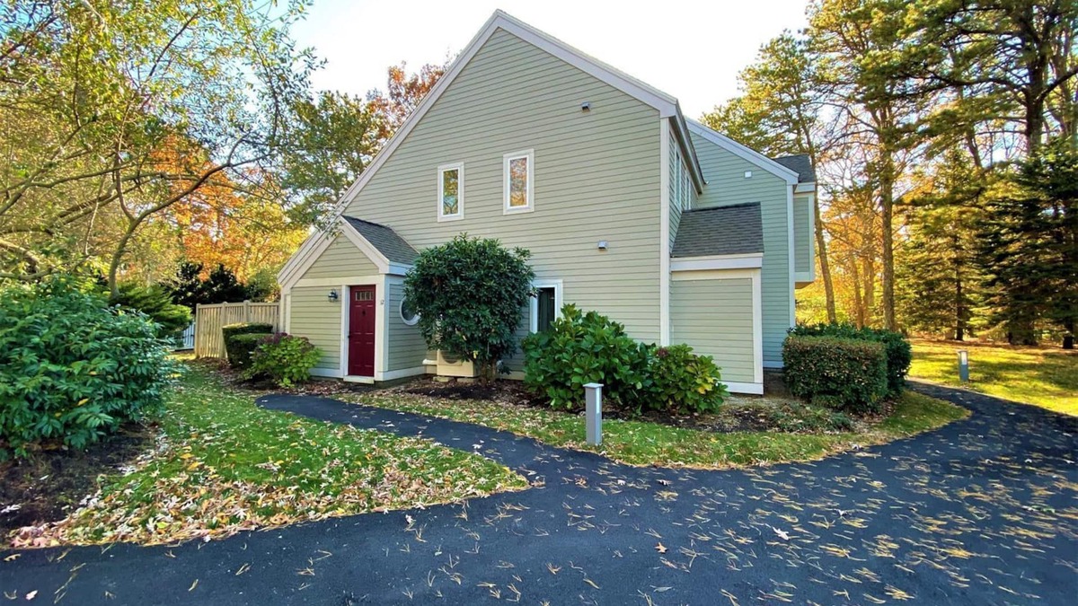 Brewster House | Townhouse Private, End unit. AC, 50 yards to Pools
