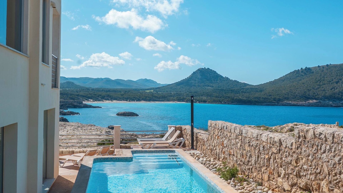 Cala Agulla Apartment | Townhouse with private pool in front of the sea