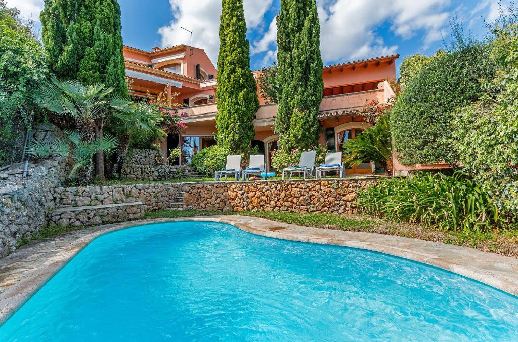 Pollensa House | Townhouse with pool and mountain views, just 5 min