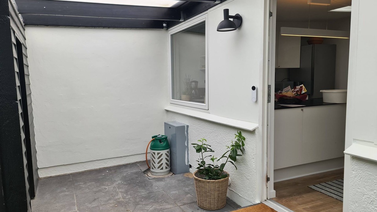 Naesby Condo | Townhouse with wooden terrace