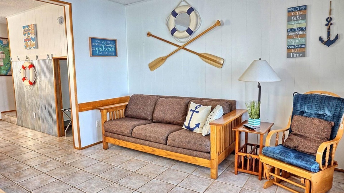 Eddyville House | Townhouses 2 & 4 (Sleeps 1-12) - Offer a Full Size Kitchen/Sitting Area, 2 Full size bathrooms with tub/shower units, 2 Queen beds, 1 twin bed, 2 Full Beds, & 1 Twin over Full Bunk Bed.