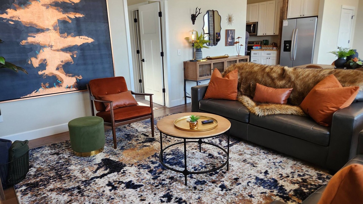 Townsend Condo | Townsend Penthouse-1900s Condo located in the heart of Townsend- fully remodeled