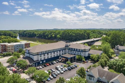 Chaska Hotel | TownSquare Place