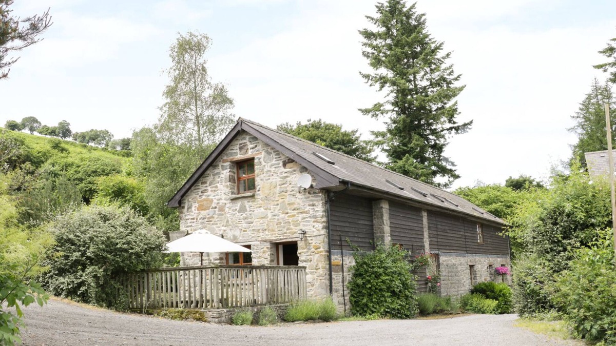 Felindre Cottage | TRACTOR SHED, pet friendly, luxury holiday cottage in Felindre