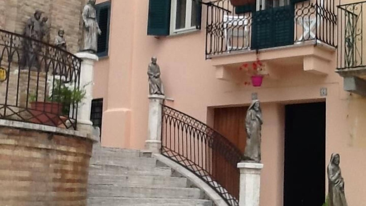 Castiglione Messer Raimondo House | Traditional stone townhouse. Full of charm. Feel like a treasured family guest!