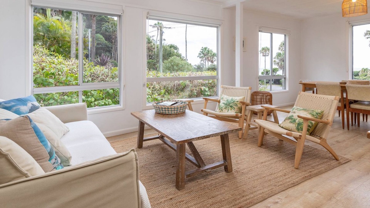 Elizabeth Beach House | Trade Winds - Enjoy the stunning views off Elizabeth Beach