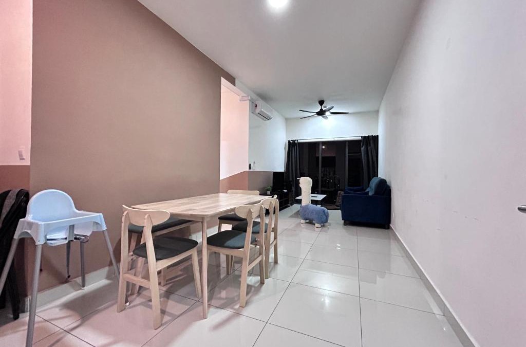 Kampung Bukit Dukong Apartment | Traders Garden , cheras Trader square 3 bedroom Balakong serdang