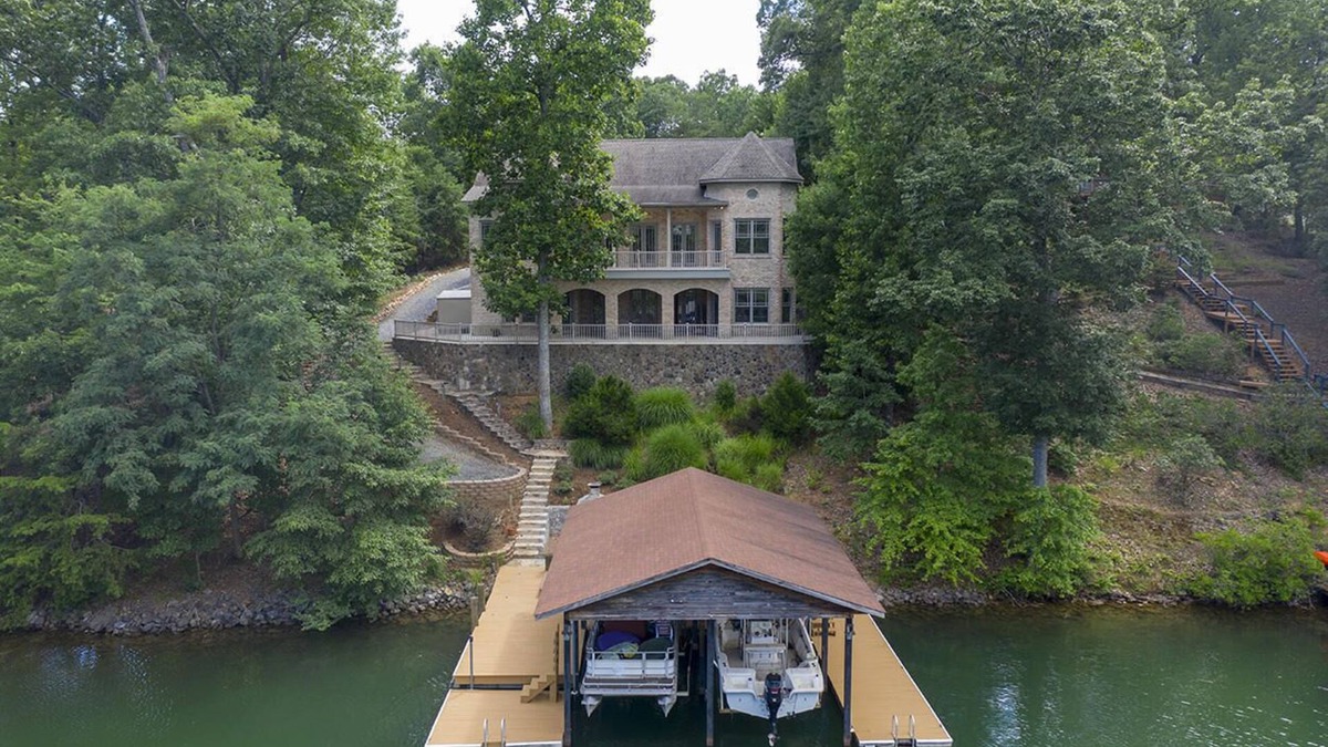Huddleston House | Tradewind Terrace-Mtn View, Kayaks, Paddleboards, Outdoor Kitchen, Generator etc