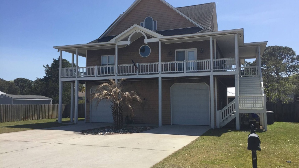 North Carolina Coast House | Tradewinds Private Room 1 of 2