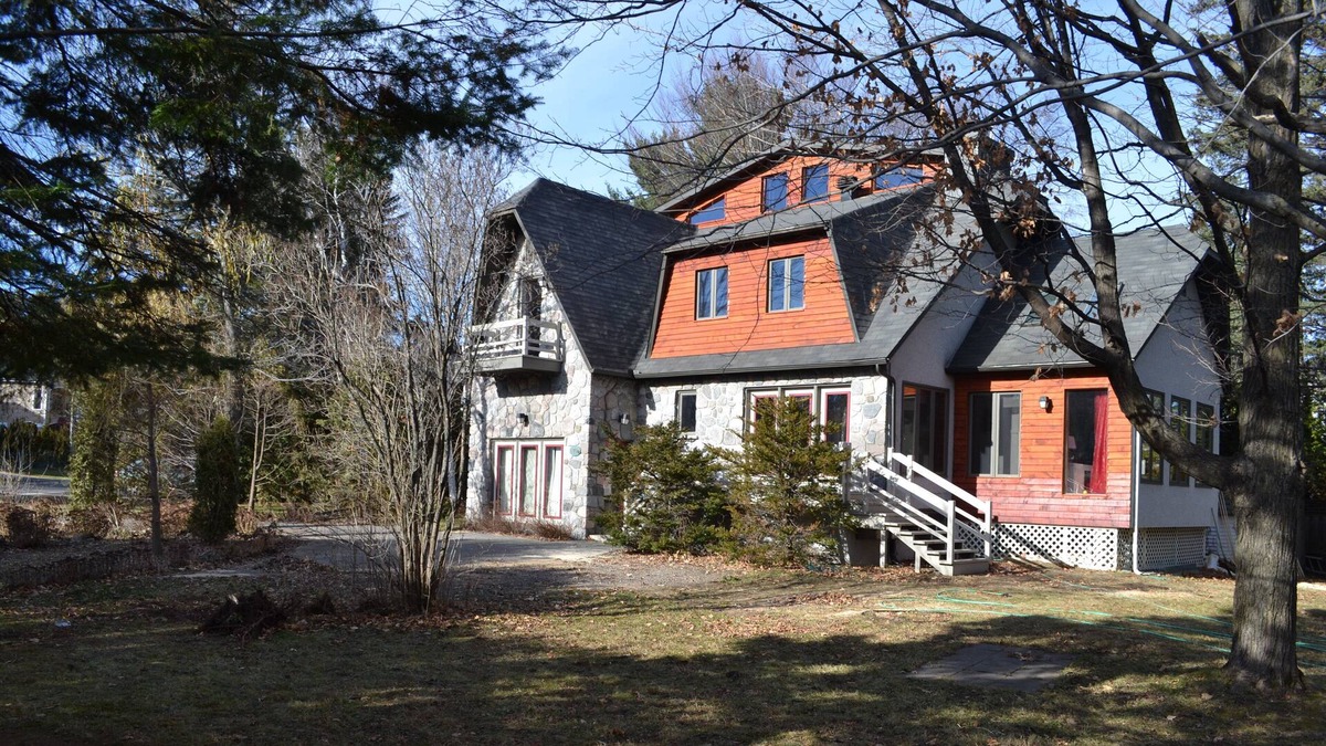Saint-Sauveur Ski Chalet | Tradition And Modernity. Wood & Stone. In Private Wooded Park.