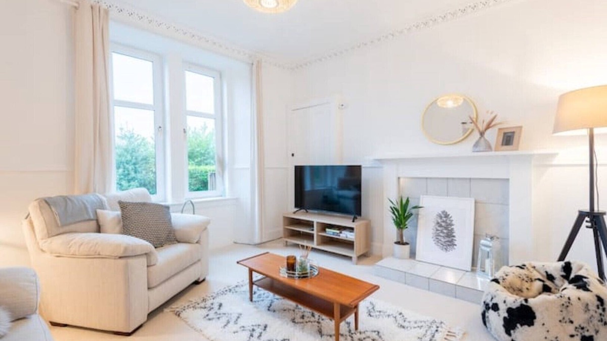 Kirriemuir House | Traditional 2 bed home in Kirriemuir